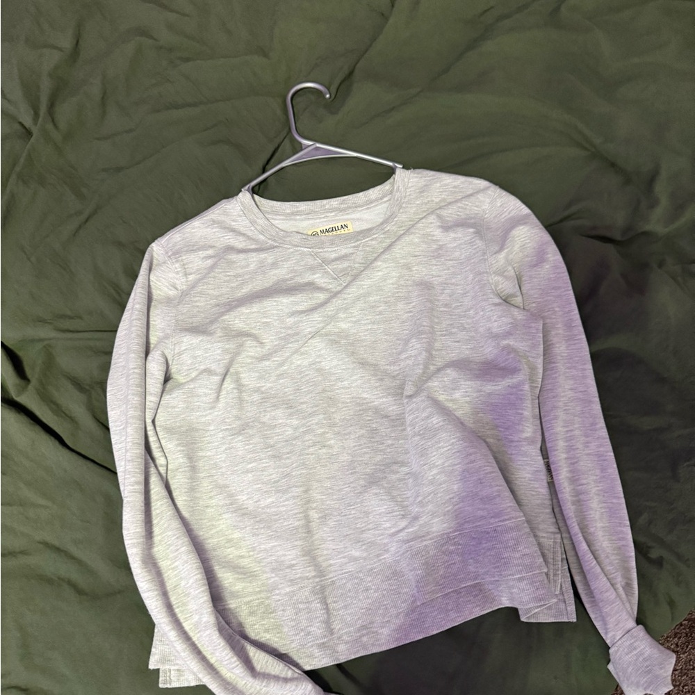 Magellan Outdoors Grey Cropped Long Sleeve Shirt